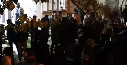 Jina xwe û hevlingê xwe kust û reviya