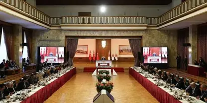 Kurtulmuş, komisyonda yer alan siyasi partilerin temsilcileriyle görüştü