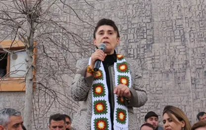 Leyla Zana'ya yapılan çirkin tezahüratlara siyasilerden sert tepki! 
