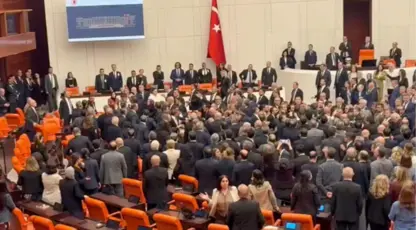 Şer û pevçûn li Parlamentoyê: Parlamenter li hev ketin!