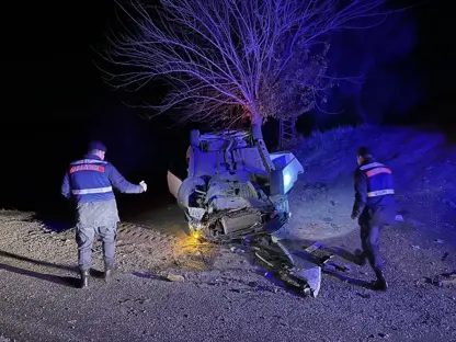 Di otomobîla ku gêrî jêr bû de, 3 kes birîndar bûn