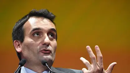 سیاسەتمەدارێکی فەرەنسی ڕەخنە لە داوای بەلەمی فڕۆکە هەڵگری ئەورووپی دەگرێت