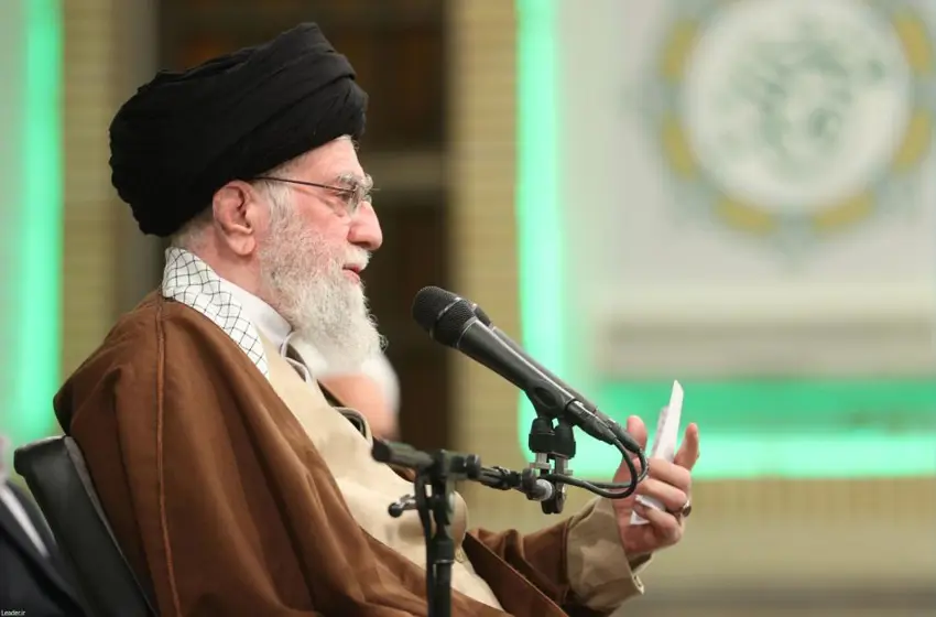 Xamaney: Bi kenê dîplomatîk ê Amerîkayê nexapin!