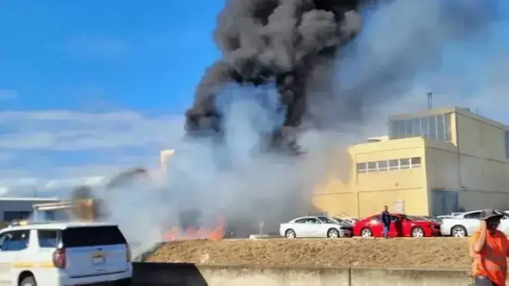 Li DYAyê balafir li avahiyekê ket: 2 mirî, 18 birîndar!
