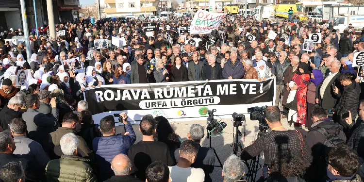 Kobanê sınırından açıklama: Bütün Dünya Rojava'ya ve Kürtlere borçlu