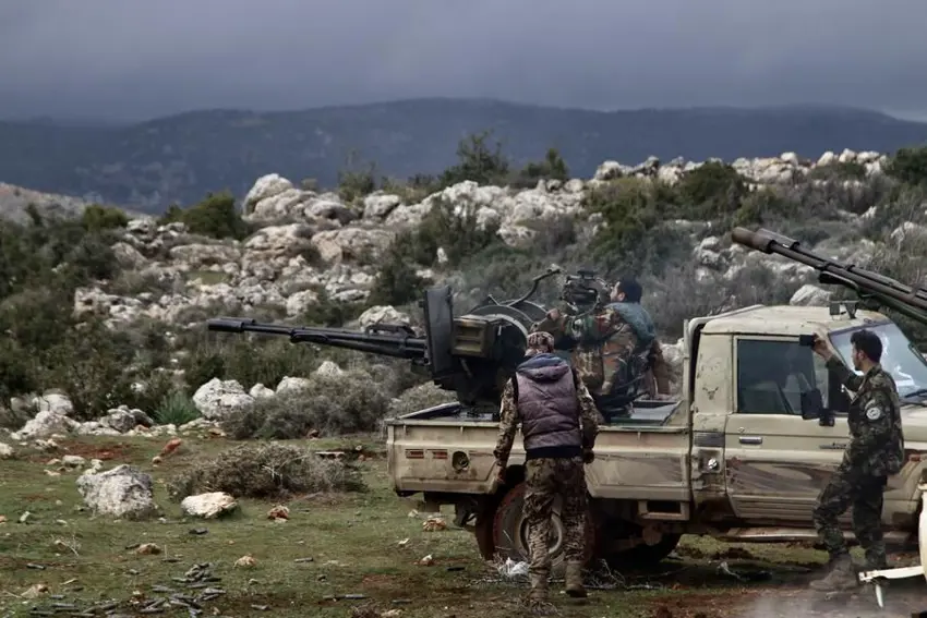 Lübnan-Suriye sinirinin her iki tarafinda askeri takviyeler yapiliyor