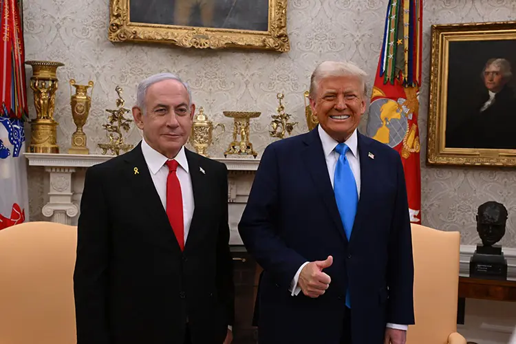Serokê Amerîkayê Trump di plana xwe de israr dike: Ez ê Xezzeyê bikirim