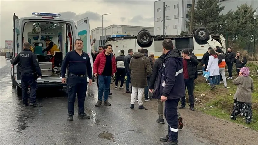 Mîdîbusa karkeran hildigirt wergeriya: 25 karker birîndar bûn