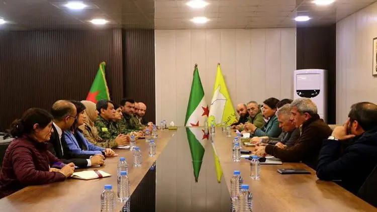 Fermandarekî HSDyê: Me biryar da ku em tev li artêsa Sûriyeyê bibin