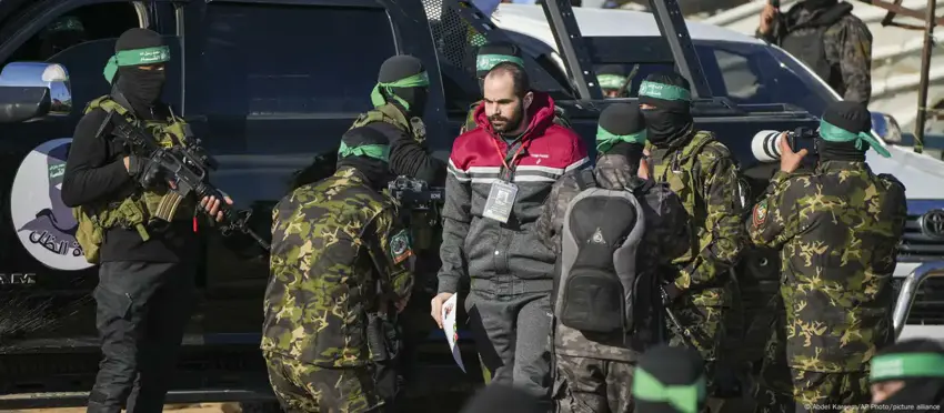 Hemasê pêsniyaz kir hemû dîlan bi carekê re berde