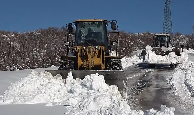 Li bajarê Mûsê û navça Tetwanê, ji ber berfê rêyên 137 gundan hat girtin