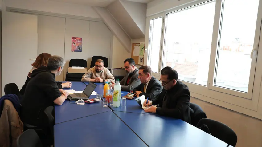 Pêngava Hevbes a Rojnamegerên Kurd û Fransî ji bo ji nû ve rêxistinkirina medyayê