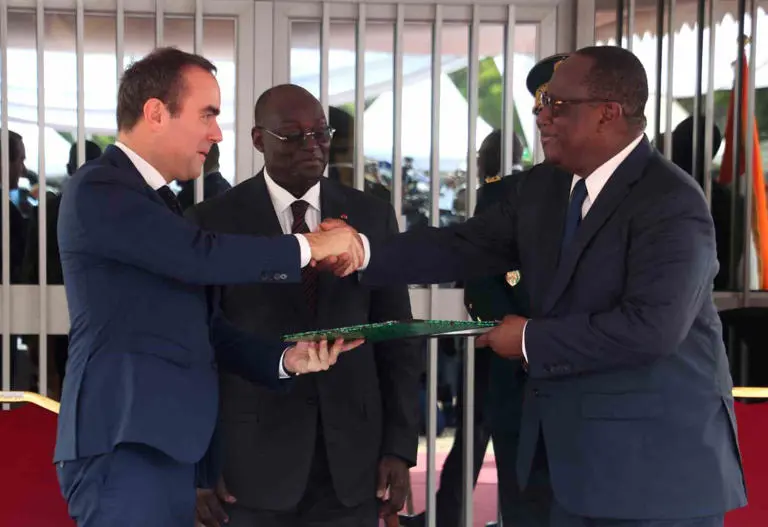 Fransa baregeha xwe ya li Peravê Fîldîsiyê teslîmê Afrîka Rojava kir