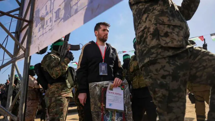 Hemasê ragihand ku ew ji bo agirbesteke mayînde amadeyî danûstandinan e