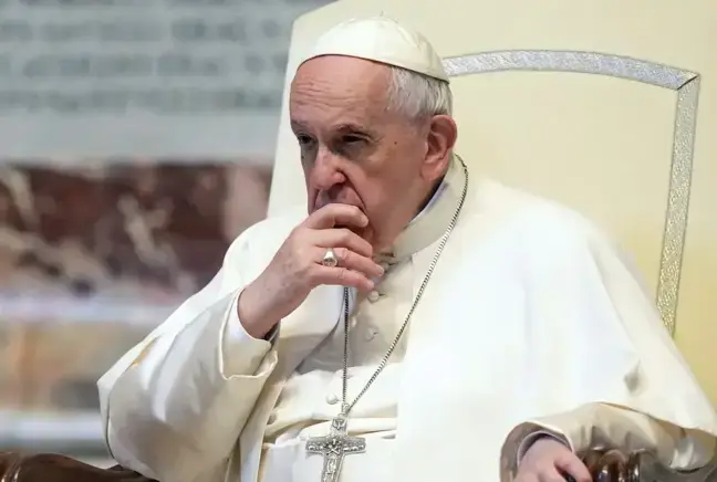 Vatîkan: Rewsa tenduristiya Papa Franciscus bas nîne