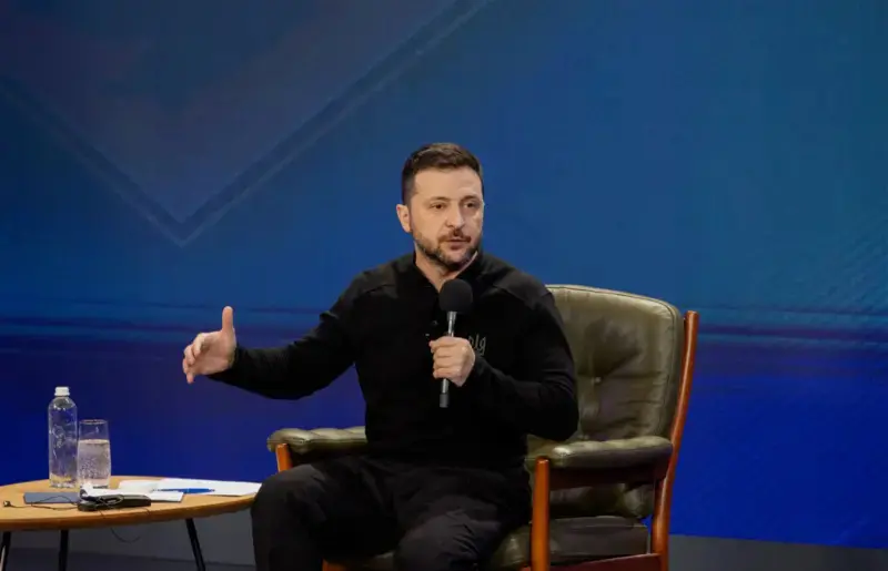 Zelenskyy di berdêla endametiya NATOyê de amade ye dest ji wezîfeya xwe berde