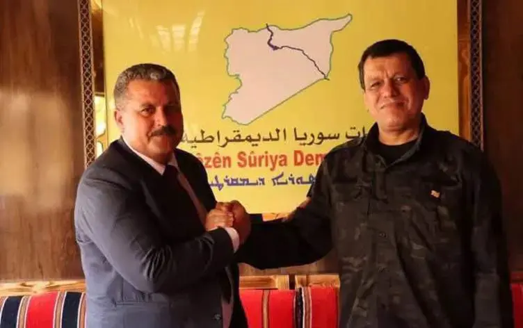 Mazlûm Ebdî bi serokê esîrên Kurd ên Hemayê re civiya