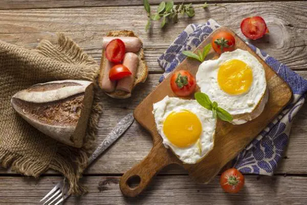 بۆچی پێش کاتژمێر ٧ی بەیانی نانی بەیانی بخۆین؟