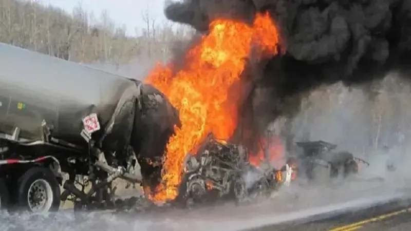 Li Nîjeryayê du tankerên sotemeniyê teqiyan û di encamê de gelek kes mirin û birîndar bûn