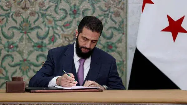 Colani geçici anayasayi imzaladi!