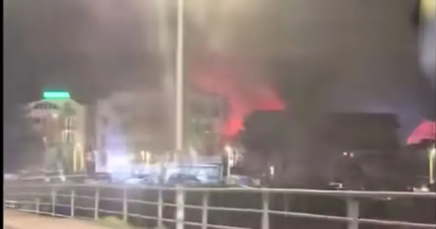 Di sewata klûbê de herî kêm 50 kes mirin