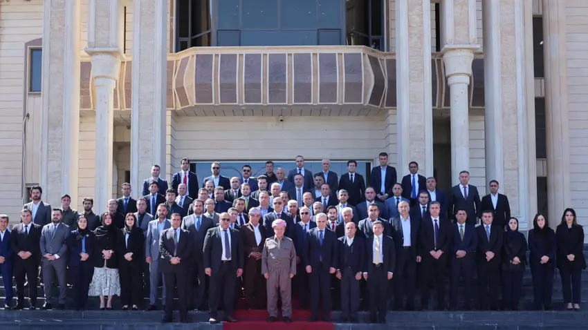 Serok Barzanî tevlî merasîma rêzgirtina qurbaniyên Helebceyê bû