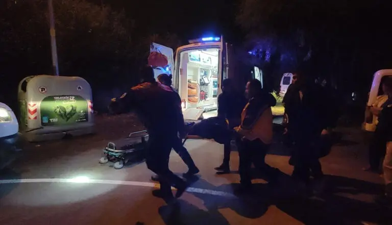 Li navça Kusadasi du grûb li hev xistin: kesekî mir û yek jî  birîndar bû