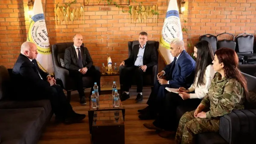 Rêveberiya Rojava 4 kes ji malbatên DAISê radestî sanda Avusturyayê kir