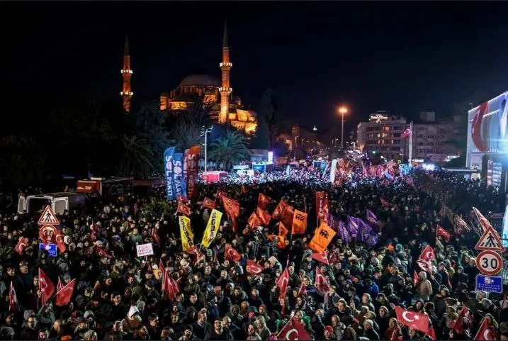 دەنگۆی هەڵاتنی ئەردۆغان دوای ناڕەزایەتییە بەرفراوانەکان و پشتیوانی سوپا لە ئیمام ئۆغڵوو لە ئارادایە