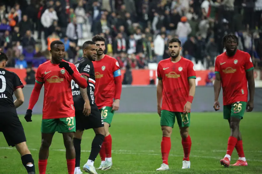 Amedspor kendi evinde hakem kurbani oldu: 1-1!