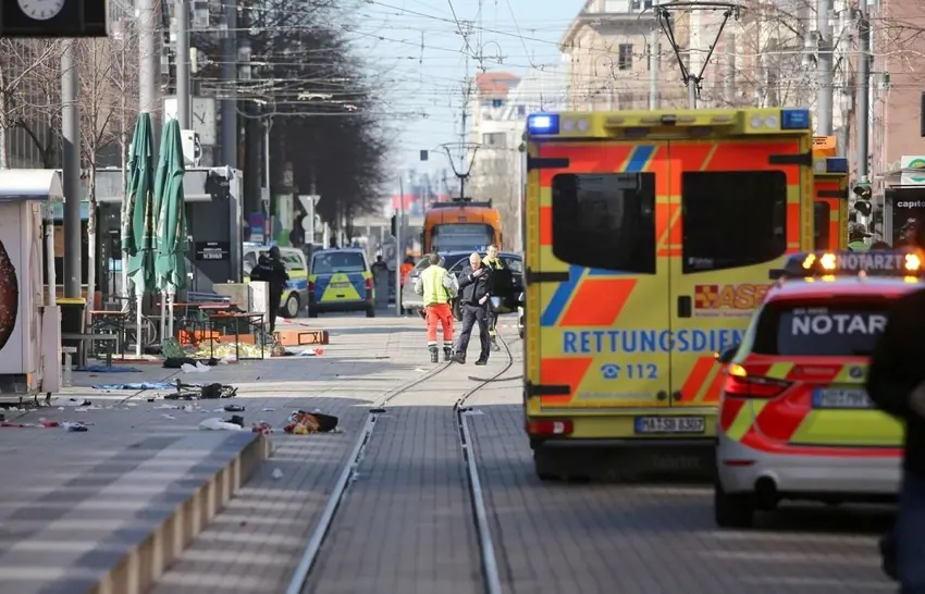 بە هۆی هێرشی ئۆتۆمبێلێک بۆ ناو قەرەباڵێییەکدا لە ئاڵمانیا چەند كەس كوژران و بریندار بوون