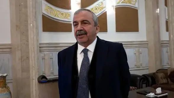 Sirri Süreyya Onder: Bahçelî ji min re got, "Em ê hê govenda astiyê bigrin"