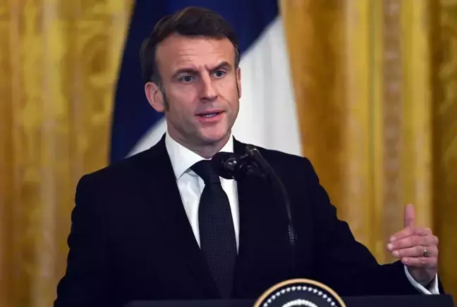 Macron: “Di hefta pêsiya me de, em ê bi fermandarên artêsên welatên Ewrûpa re bicivin”