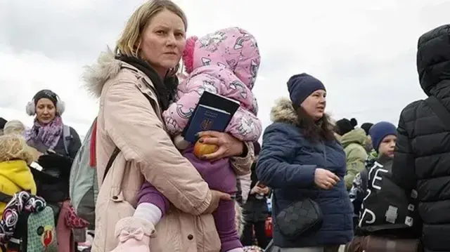 Trump car din Zelenskiy tehdîd kir: Trump dikare 240 hezar koçberên Ûraynayê dersînor bike