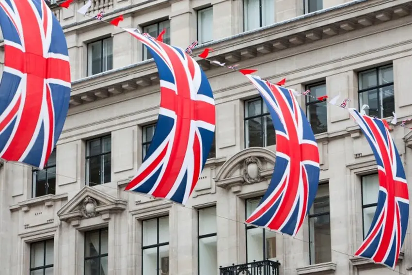 Brîtanyayê 24 sazî û rêxistinên Sûriyê ji lîsteya cezayan derxist