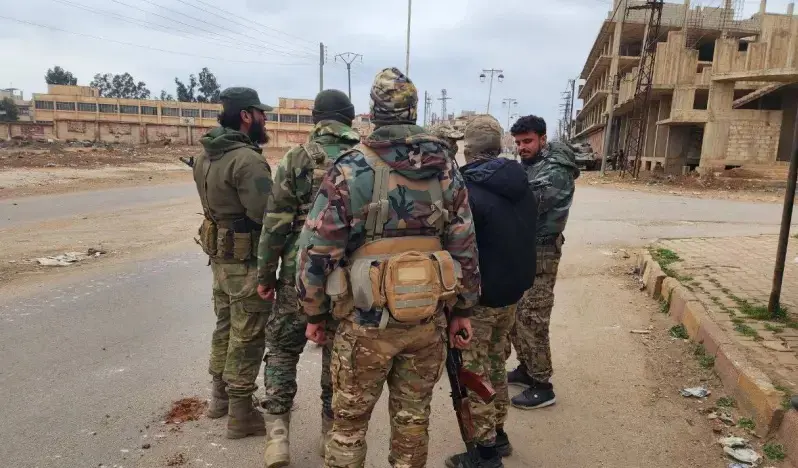 Pevçûn li Lazqiyê zêde dibin: Qedexeya derketina derve, banga cîhadê