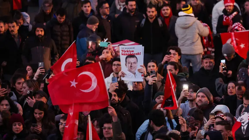 102 ciwanên girtî yên protestoyên Îmamoglu hatin berdan
