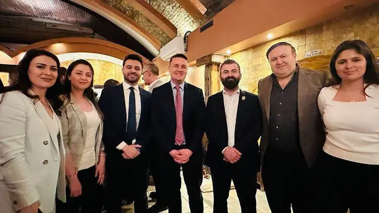 /haberresimleri/202543/ingiltere-saglik-bakani-rojavali-doktorlari-kabul-ettiheadLine.webp