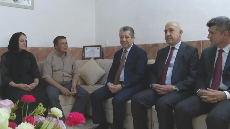 سەرۆکی حکوومەت پڕۆژەی ڕووناکی لە دهۆک بەسەر دەکاتەوە