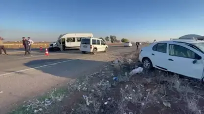 Li Sêwregê minibusên mamosteyan li hev qelibîn: 28 kes birîndar bûn