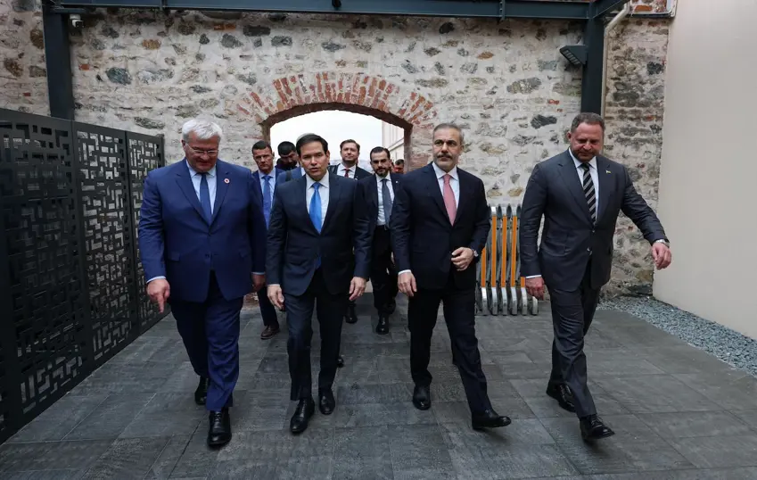 /haberresimleri/2025516/istanbuldaki-kritik-turkiye-abd-ukrayna-zirvesi-sona-erdiheadLine.webp
