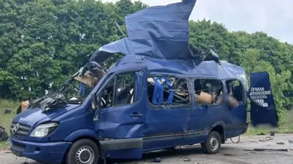 Rusya Ukrayna’da bir minibüsü vurdu: 9 ölü!