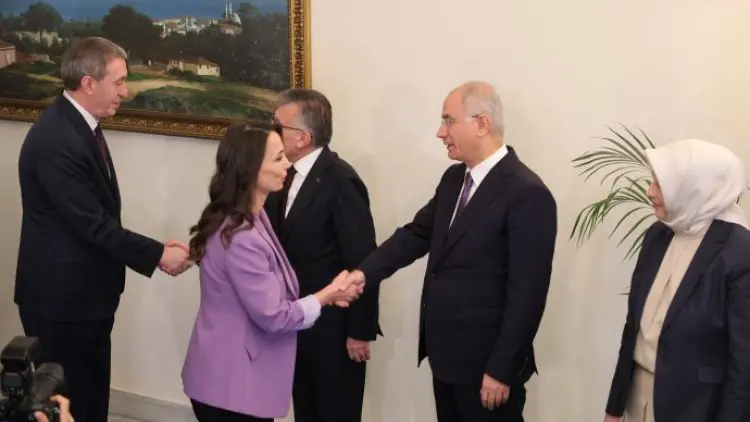 Şandeya DEM Partiyê serdana AK Partiyê kir
