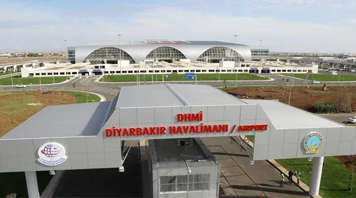 Di pîsta balafirgeha Diyarbekir de terk çêbûn û sefer rawestiyan