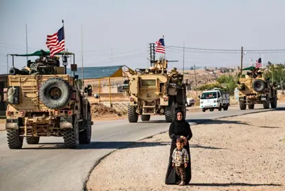 Koalîsyona Navneteweyî bi sedan barhilgirên alavên leşkerî birin Rojavayê Kurdistanê
