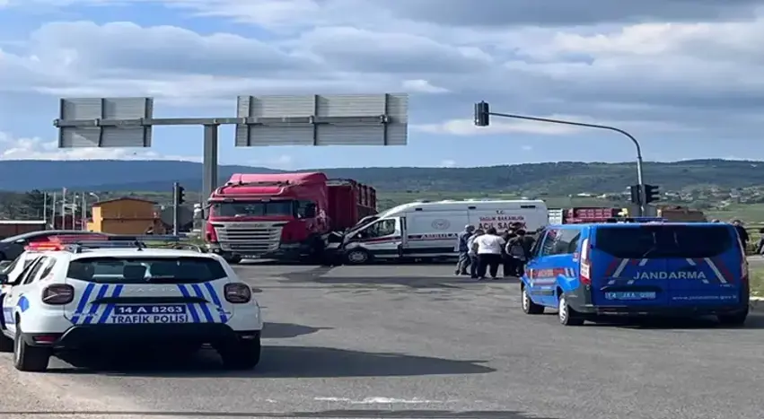 Ambûlansa ku serdozger tê de bû tevlî qezayê bû: 8 birîndar