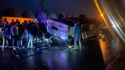 Hatay’da işçileri taşıyan midibüs devrildi: 25 yaralı