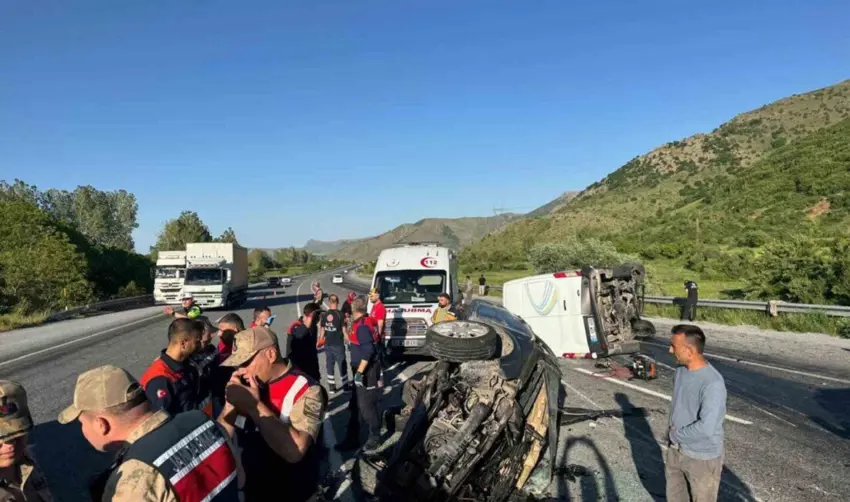 Li Tetwanê di lihevketina Minibus û otomobîlê de 2 kes mirin