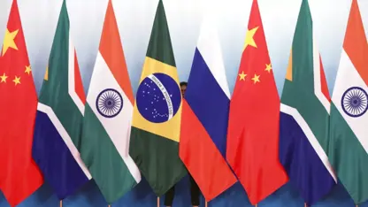 Çîn: Em amade ne bi welatên BRICSê re li Rojhilata Navîn bixebitin