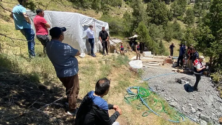 Li bajarê Erzeromê di ocaxa kevir de hilweşandin çêbû û 3 karker mirin